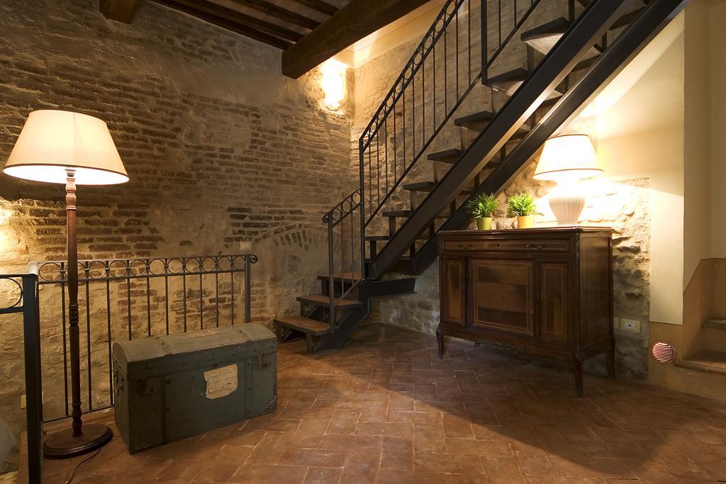 L'Arco Romanico 蒙特法尔科 外观 照片