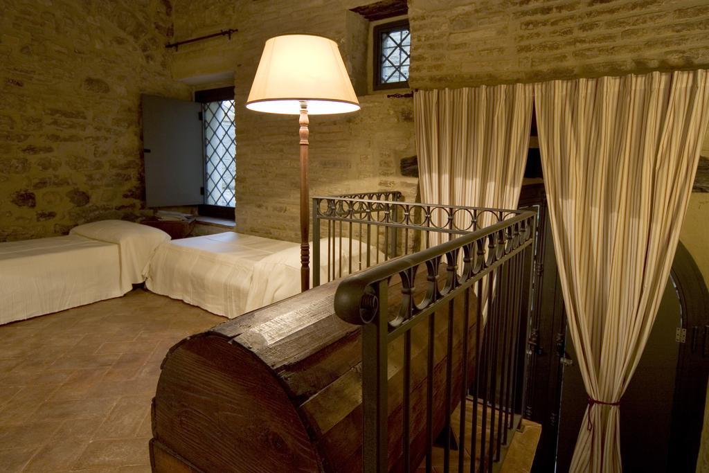 L'Arco Romanico 蒙特法尔科 外观 照片