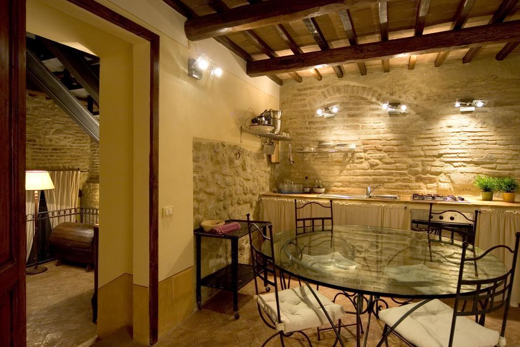 L'Arco Romanico 蒙特法尔科 外观 照片